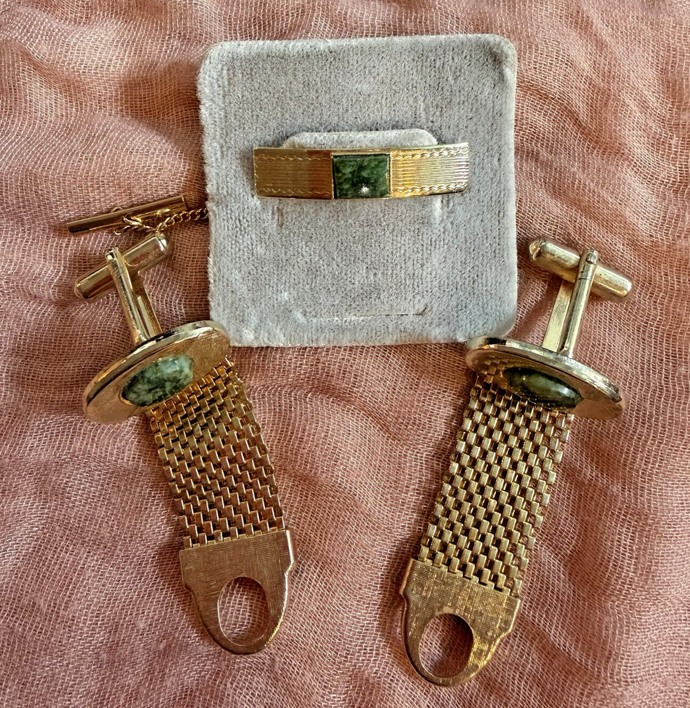 Vintage Gold Tone Mesh Dangle Cufflinks Tie Tack Set Green Stone Mid Century EUC